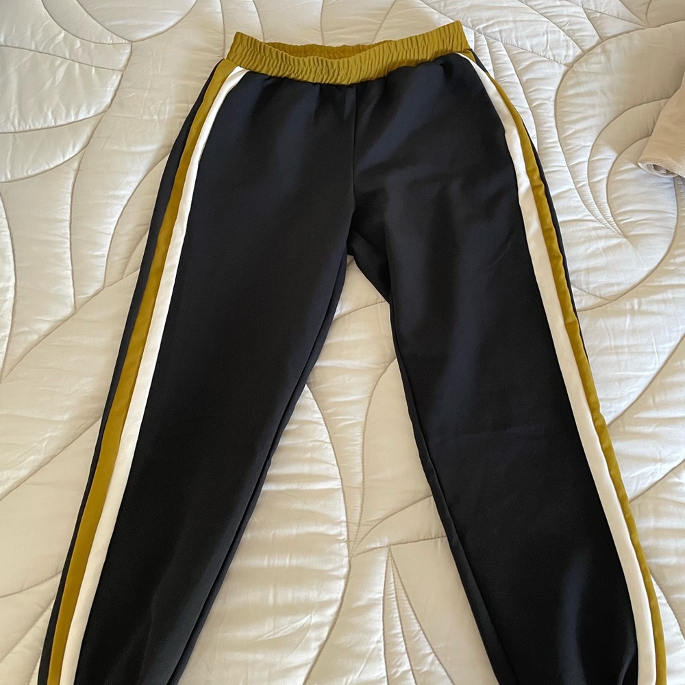 |ZARA: JOGER PANTS|
|Size: SMALL|